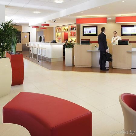 ホテルIbis Lyon L'Isle D'Abeau エクステリア 写真