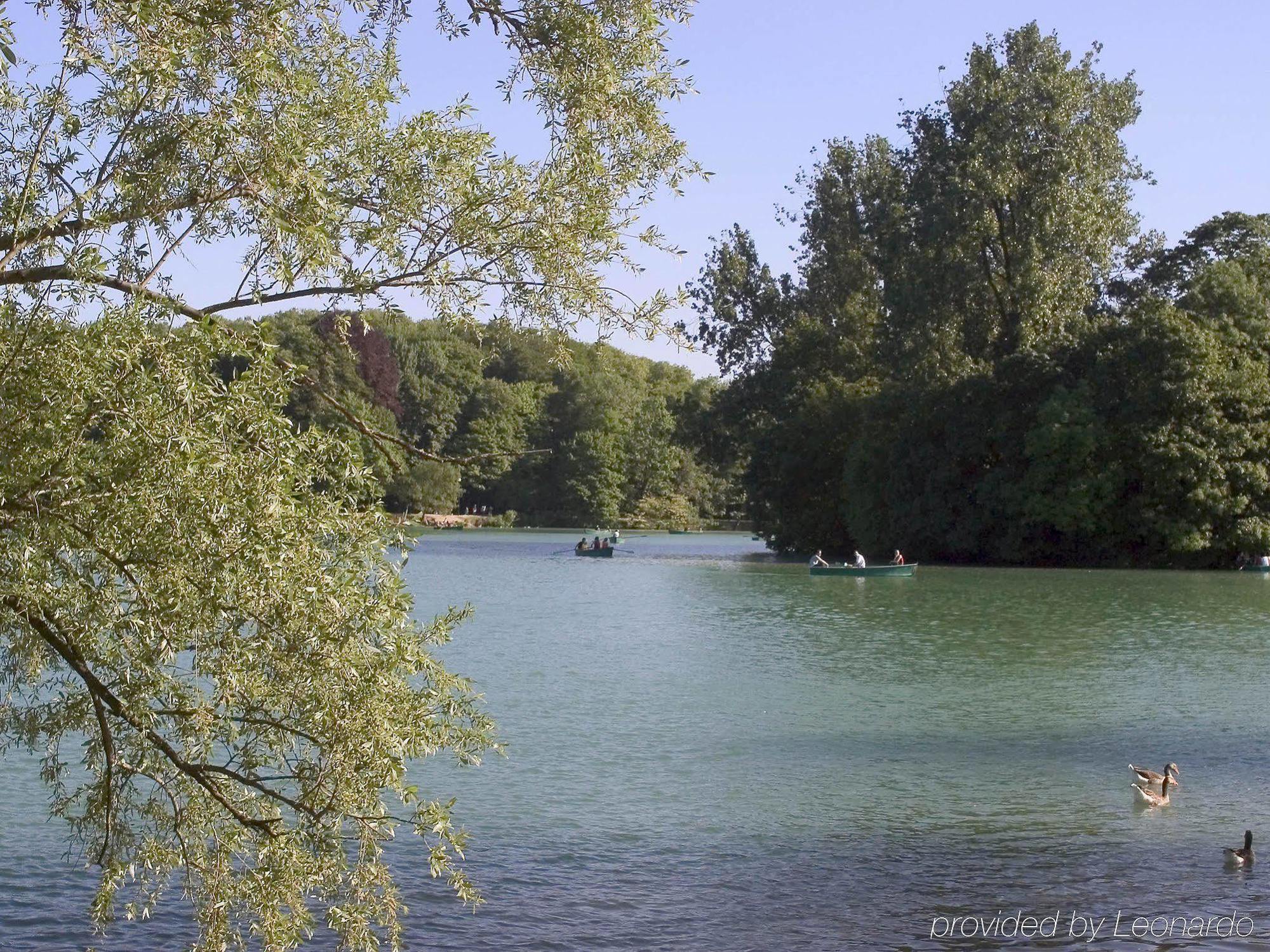 ホテルIbis Lyon L'Isle D'Abeau エクステリア 写真