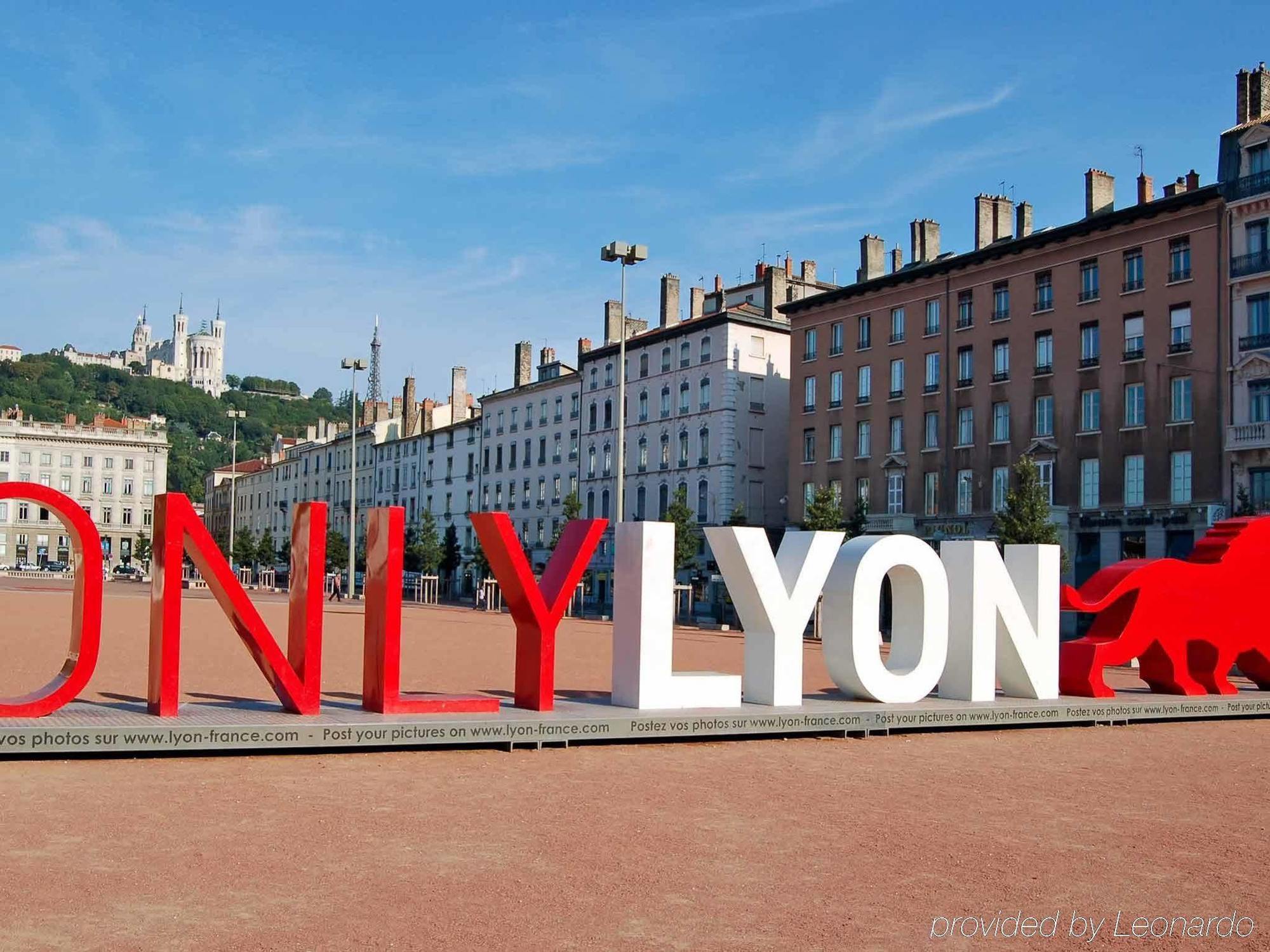 ホテルIbis Lyon L'Isle D'Abeau エクステリア 写真