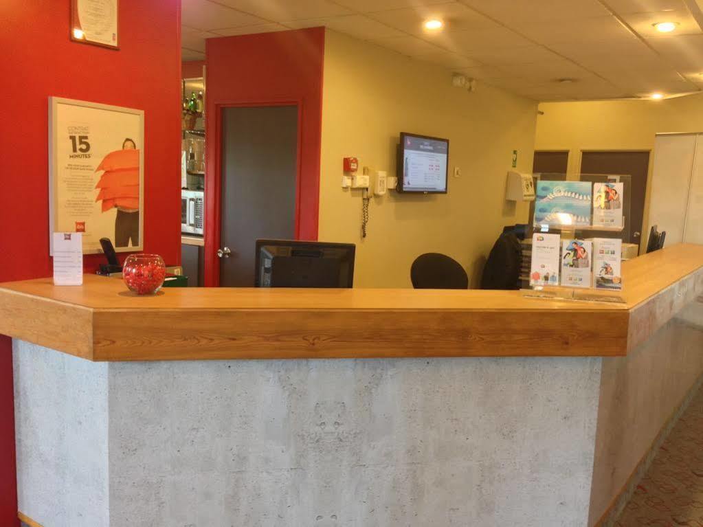 ホテルIbis Lyon L'Isle D'Abeau エクステリア 写真