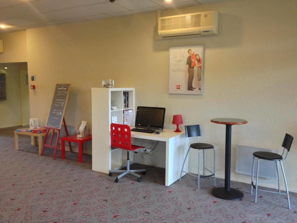 ホテルIbis Lyon L'Isle D'Abeau エクステリア 写真